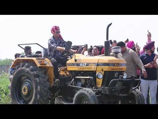 Shahrukh Khan is Promoting Jab Harry Met Sejal in Punjab | SpotboyE