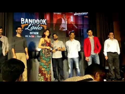 Jacqueline Fernandez AVOIDS question on Gender disparity at the launch of BANDOOK MERI LAILA