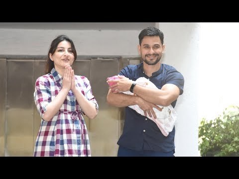 Soha Ali Khan & Kunal Kemmu Snapped with Their Baby Girl Inaaya Naumi Kemmu| SpotboyE