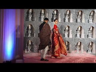 Anushka Sharma & Virat Kohli walk hand in hand