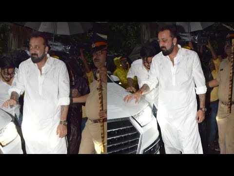 Sanjay Dutt Reaches Shashi Kapoor's Residence for his Funeral | SpotboyE