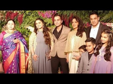 Virat Kohli's family Arrives at Virat & Anushka's Mumbai Reception at St.Regis | SpotboyE