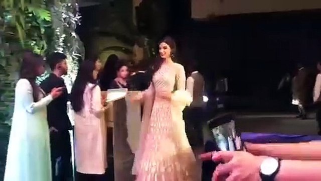 Diana Penty Arrives at Virat Anushka's Reception | SpotboyE