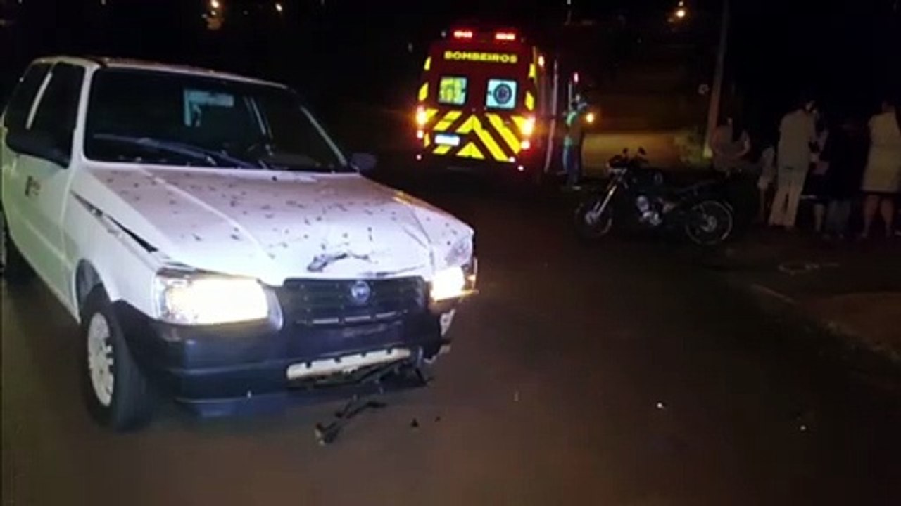 Jovem fica ferido em colisão entre moto e Fiat Uno no Bairro Brasmadeira