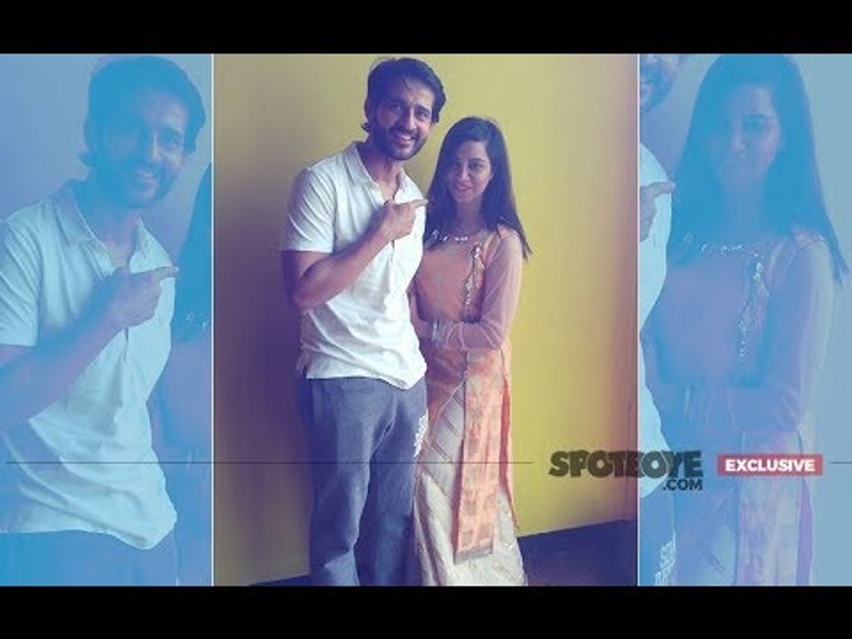 Bigg Boss 11: Arshi Khan & Hiten Tejwani Get ROMANTIC On Dance Floor | TV | SpotboyE