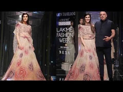 UNCUT- Kriti Sanon walks the Ramp for Tarun Tahiliani at Lakme Fashion Week 2018 | SpotboyE