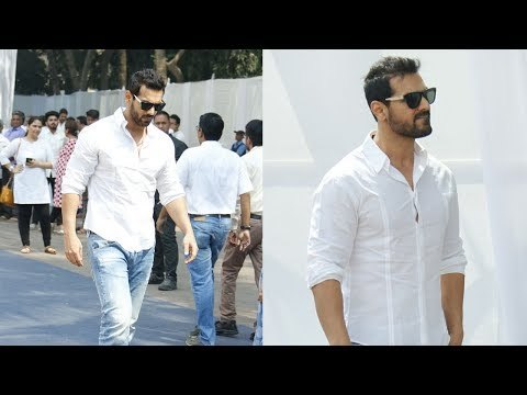 John Abraham Arrives at Sridevi’s Prayer Meet | SpotboyE
