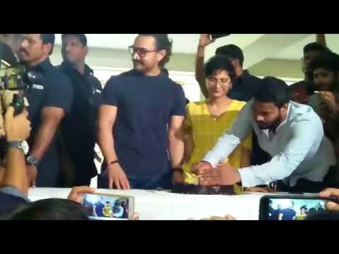 At Aamir Khan's Birthday CELEBRATIONS he JOKINGLY asks wife Kiran to keep the phone aside | SpotboyE