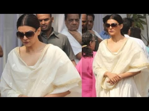 Sushmita Sen Arrived at Sridevi’s Prayer Meet | SpotboyE