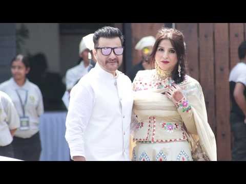 Sanjay Kapoor and Maheep Kapoor at Sonam Ki Shaadi | SpotboyE