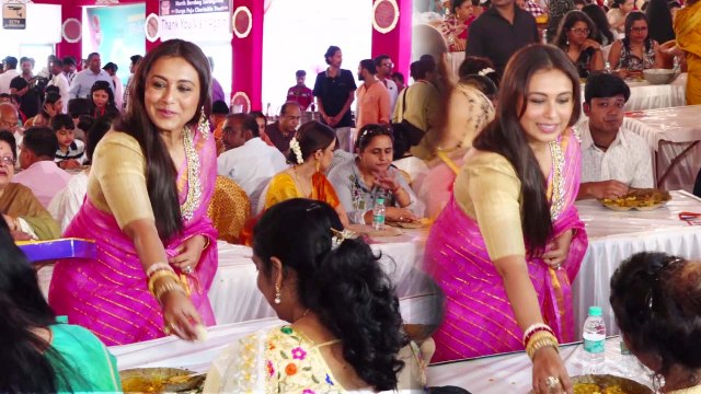 Rani Mukerji serves food during Durga Puja in Mumbai; Watch video | FilmiBeat
