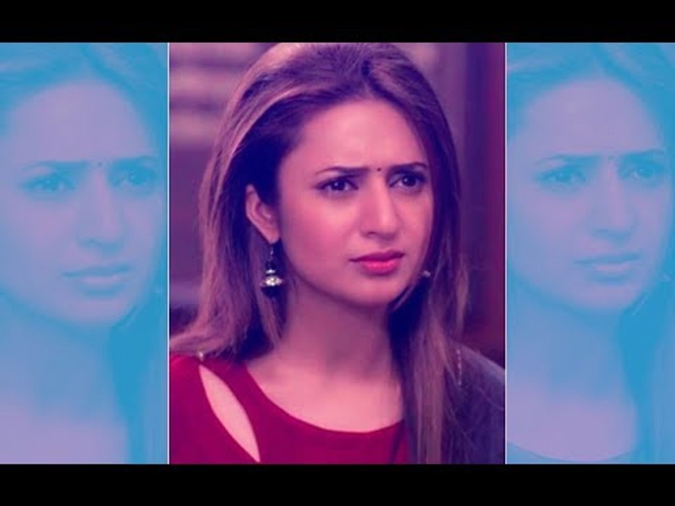 Divyanka Tripathi Trolled | Does Vivek Dahiya Even Love You? Actress Lashes Out | SpotboyE