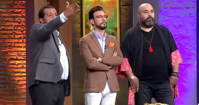 Şef Mehmet Yalçınkaya, jürinin kararını sorgulayan yarışmacı Mustafa'yı stüdyodan kovdu