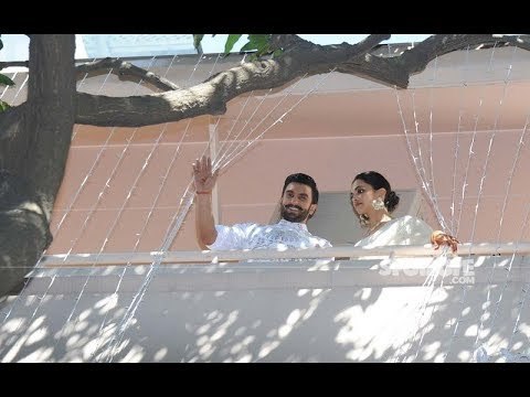 Deepika Padukone-Ranveer Singh Reach Her Bengaluru House, Greet Fans From Balcony