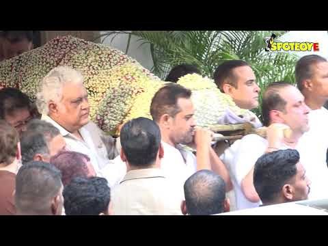 Krishna Raj Kapoor Funeral : Bollywood Bids Final Adieu | Kareena Kapoor | Amitabh Bachchan