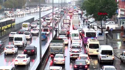 İstanbul'da yağmur ve kazalar trafiği felç etti avcılar
