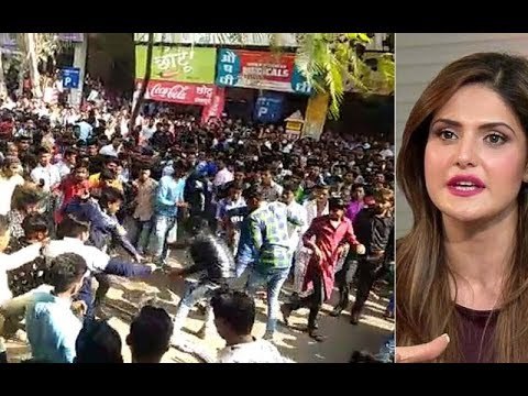OMG! Zareen Khan Mobbed In Aurangabad | Police Resort To Lathi Charge