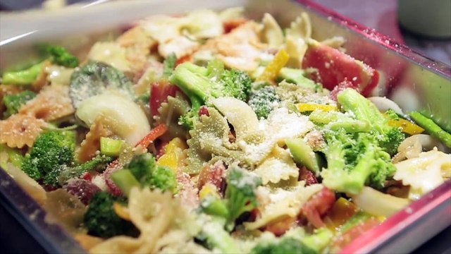 MÓN ĂN CỦA NGÔI SAO II HOÀNG BÁCH NẤU MÌ THỊT VIÊN CHO BẠN GÁI CŨ II YANNEWS