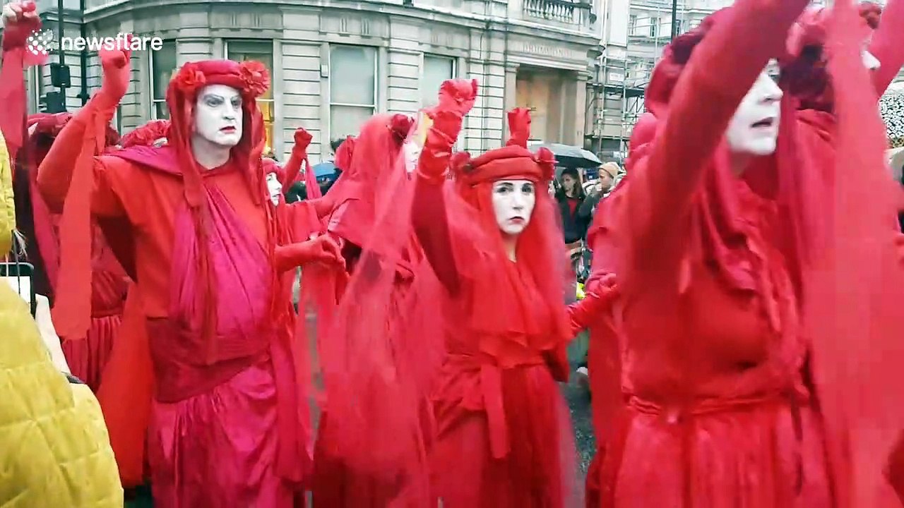 UK police surround hearse with locked-in driver at Extinction Rebellion protest