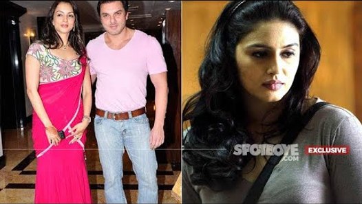 Sohail-Seema Khan Ignore Actor's Alleged Ex-Girlfriend, Huma Qureshi At