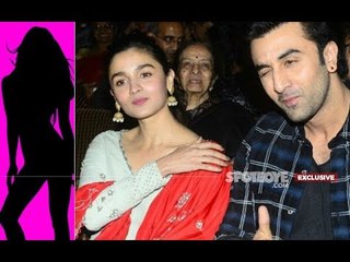 Download Video: Zee Cine Awards 2019: This Ex-Girlfriend Of Ranbir Kapoor Is Sitting Between Alia Bhatt And Him