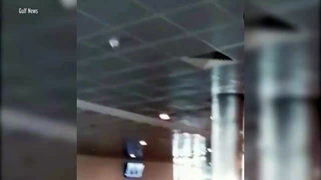 L'homme le plus vieux du monde arrivant à l'aéroport