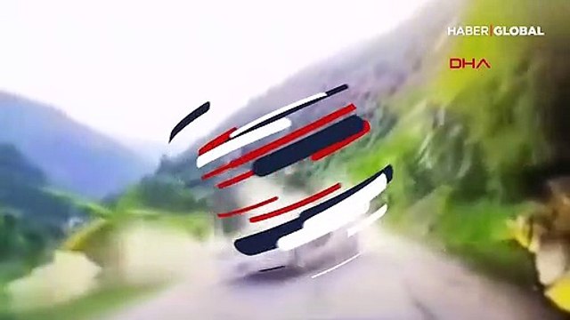 Arabayı ezdi geçti, sürücü ölümden döndü