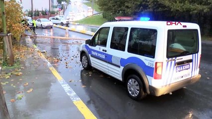 Haramidere'de yağmurun kayganlaştırdığı yolda kamyonet kaza yaptı