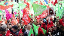 Quotidien : des journalistes attaqués pendant la manifestation contre la PMA