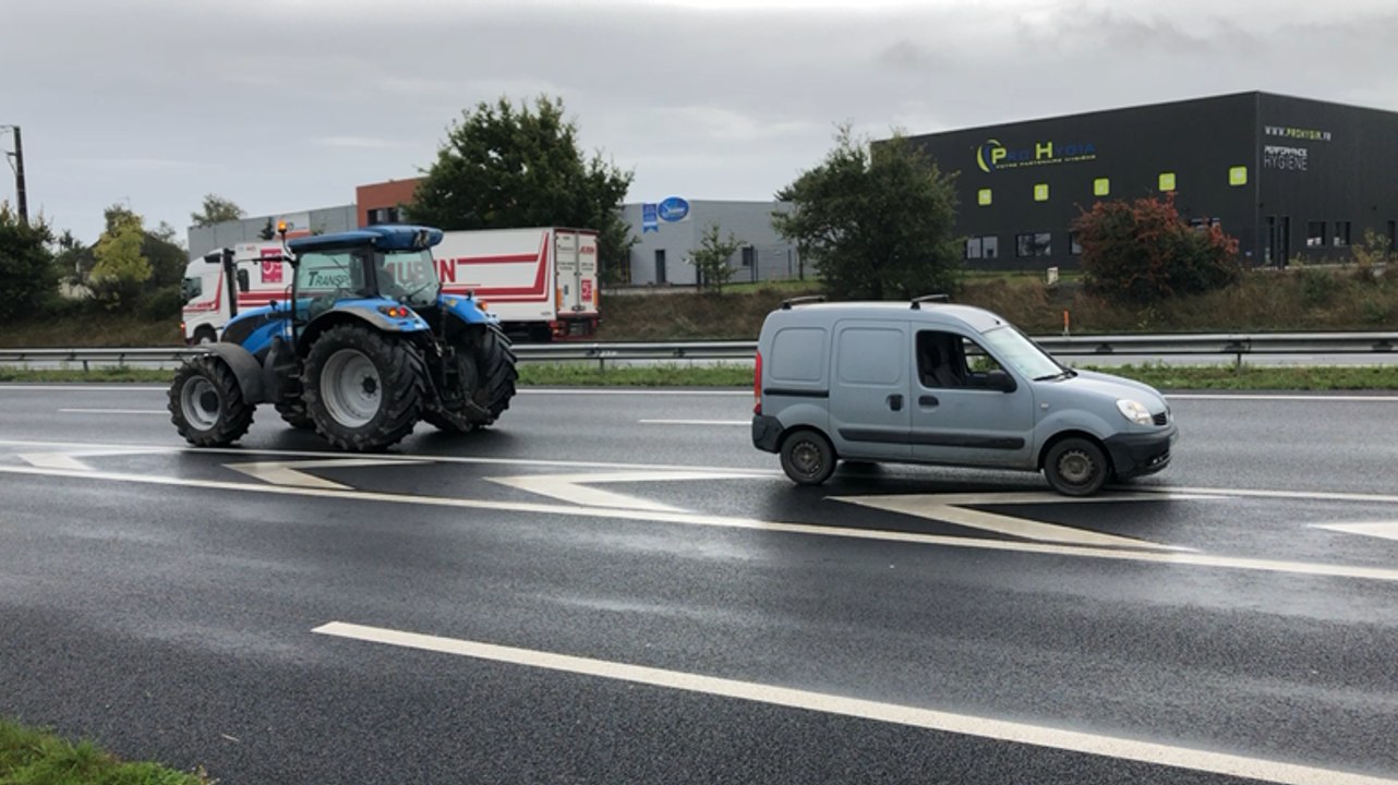 Ille-et-Vilaine. Barrages agriculteurs à Bréal-sous-Montfort