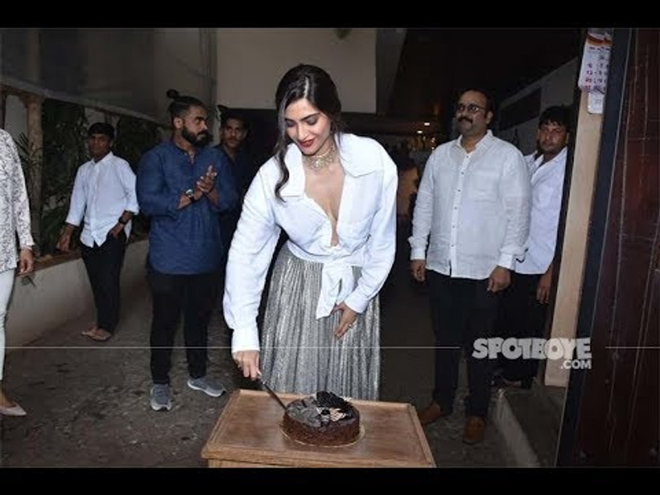 Arjun-Malaika, Karan Johar, Varun Dhawan, Janhvi Kapoor at Sonam Kapoor's Birthday Bash | SpotboyE