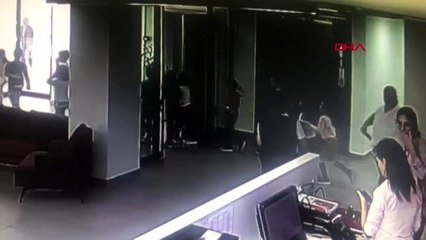 Tekirdağ'da okul görevlisi depreme yakalanan hasta çocuğu sırtında taşıdı