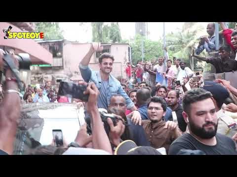 Hrithik Roshan Visits Gaiety Galaxy For Audience Reaction For ‘Super 30’  | SpotboyE