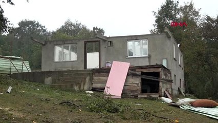 Bolu mudurnu'da hortum çatıları uçurdu