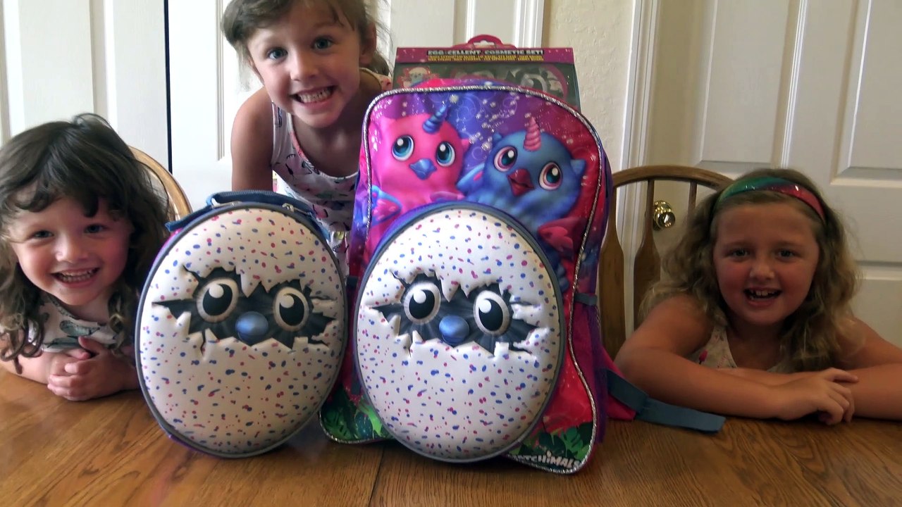 Voltando da Escola com o super e divertido Hatchimals e Mochila  dos Personagens da Hatchimals