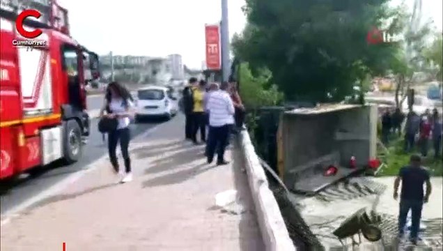 Kayseri'de kamyon yan yattı! Çok sayıda yaralı var