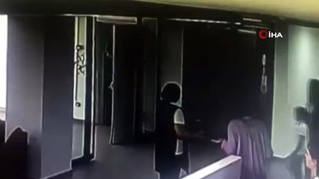 Okul görevlisinin deprem anında SMA hastası öğrenciyi sırtında taşıdığı görüntüler takdir topladı