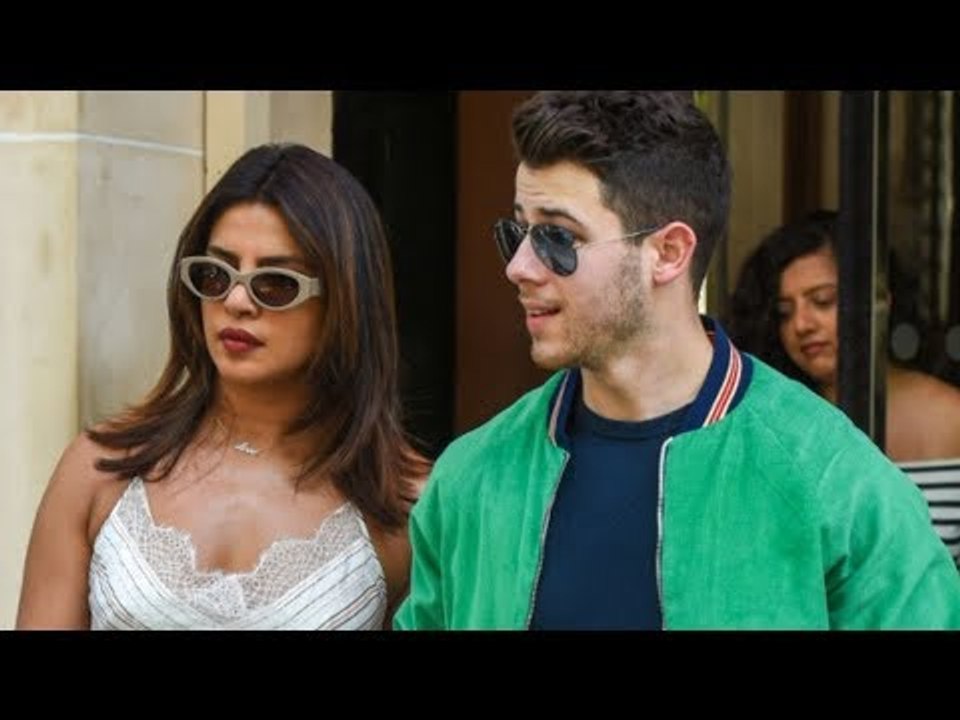 Nick Jonas says 'I Love You' to Priyanka Chopra from Stage During The Happiness Begins Tour
