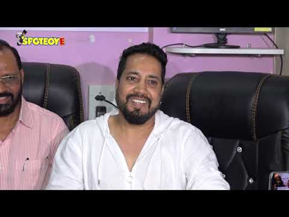 Mika Singh gets into a heated argument with a journalist | SpotboyE