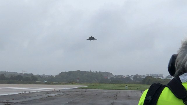 Séances d’appontages simulés sur piste à la BAN Lann-Bihoué
