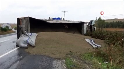 Tekirdağ'da yem yüklü tır devrildi: 1 yaralı