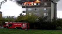 Tuzla’da 4 katlı binanın alev alev yandığı anlar kamerada