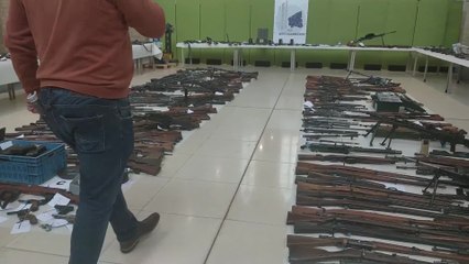 Près de 500 armes à feu et des dizaines de milliers d’euros saisis en Flandre