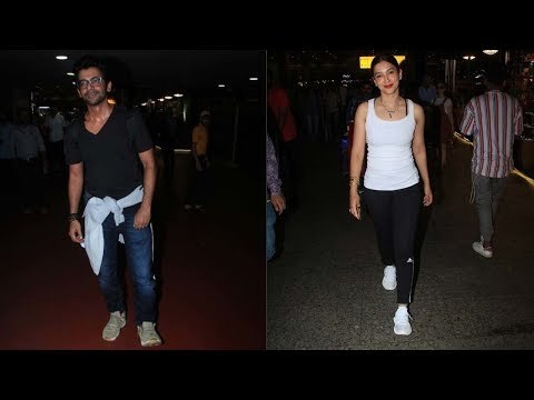 Gauahar Khan and Sunil Grover Share A Jadoo Ki Jhappi At The Airport | SpotboyE