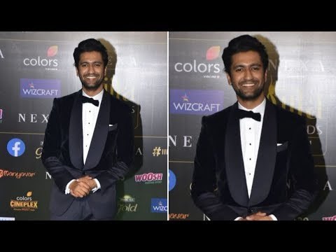 Vicky Kaushal Looks Dapper And Sharp In Black at IIFA Awards 2019 | SpotboyE