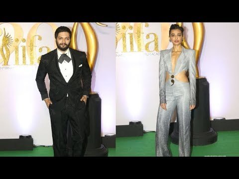 IIFA Rocks 2019 Hosts Ali Fazal, Radhika Apte Makes A Glamourous Entry | SpotboyE