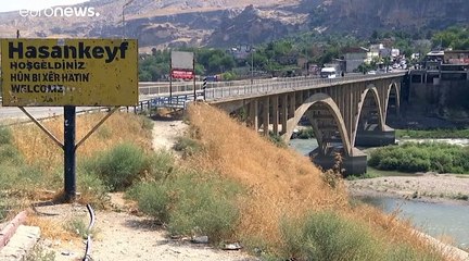 شاهد: سكان مدينة آثرية يضطرون لتركها لصالح بناء سد في تركيا