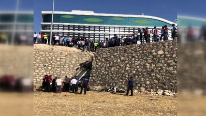 Şarampole devrilen otomobilin sürücüsü öldü - ADIYAMAN
