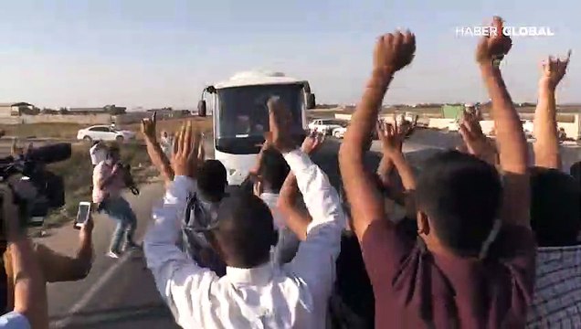 Sınıra sevk edilen askerlere coşkulu karşılama