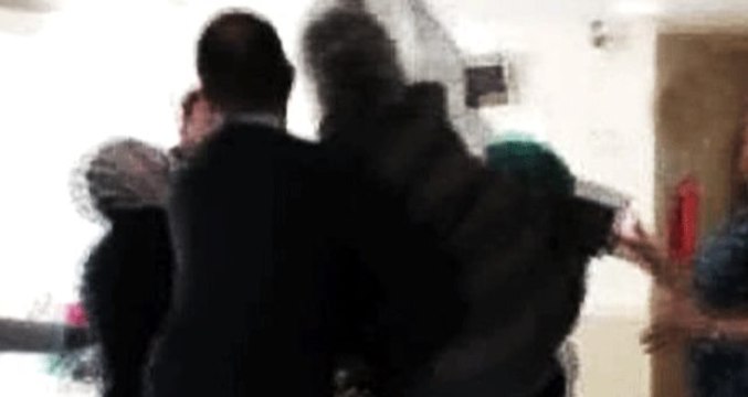 Doktor ile hasta yakını arasında Senin karın tam bir edepsiz tartışması